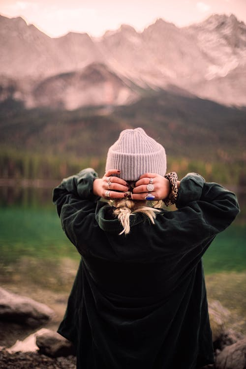 Solo Female Backpacking: Confidence, Safety & Smart Packing Tips